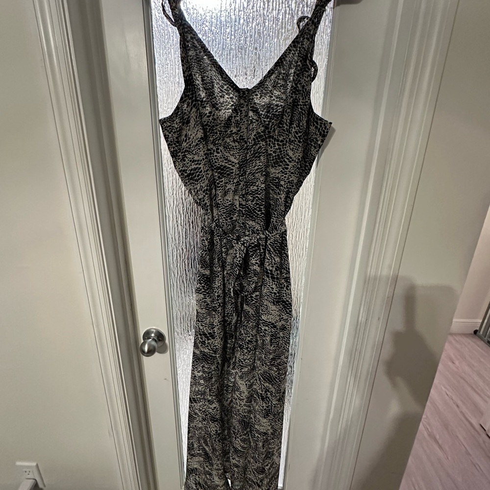 ExpressElegant Black and Gray Women's Dress
